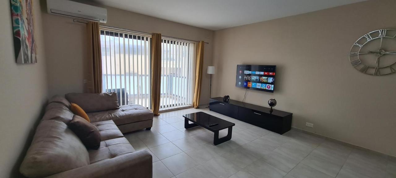 Large Apartment In Marsascala. Sleeps 6 Marsaskala Exterior photo