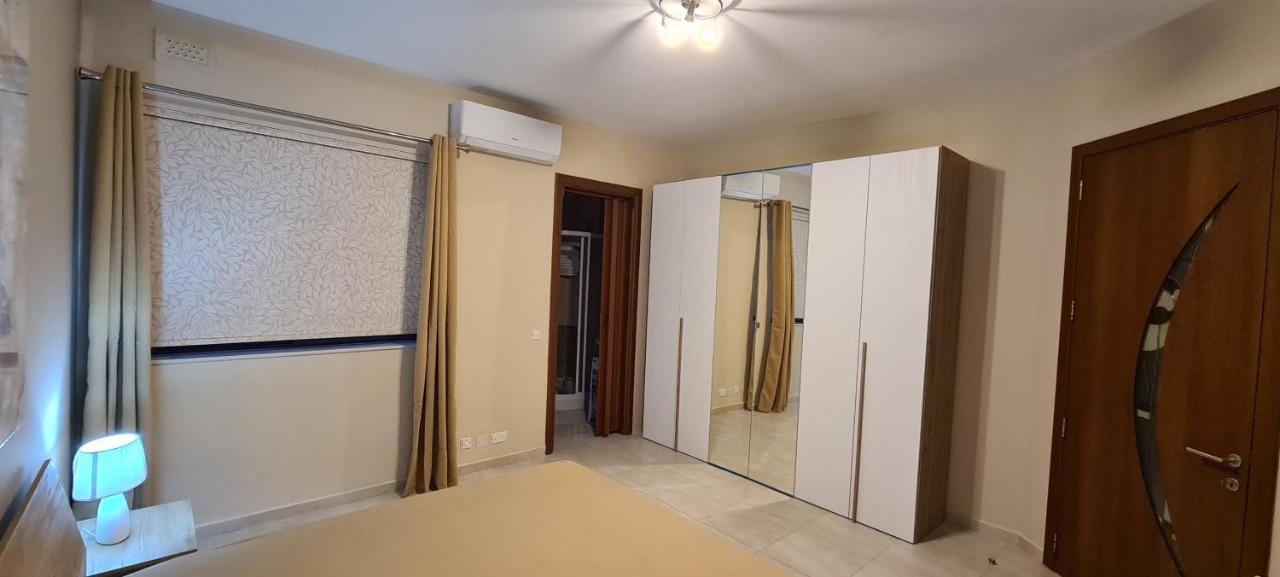 Large Apartment In Marsascala. Sleeps 6 Marsaskala Exterior photo