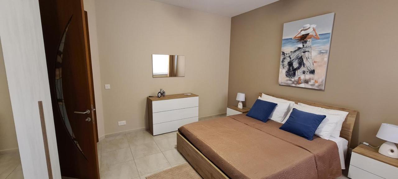 Large Apartment In Marsascala. Sleeps 6 Marsaskala Exterior photo