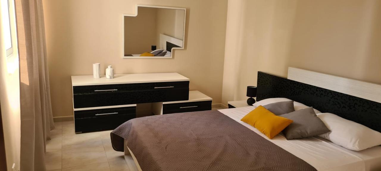 Large Apartment In Marsascala. Sleeps 6 Marsaskala Exterior photo