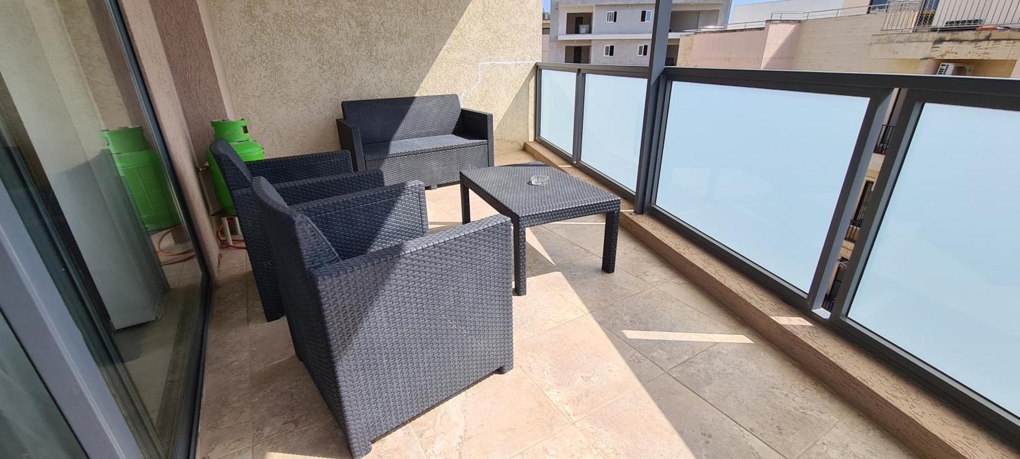 Large Apartment In Marsascala. Sleeps 6 Marsaskala Exterior photo
